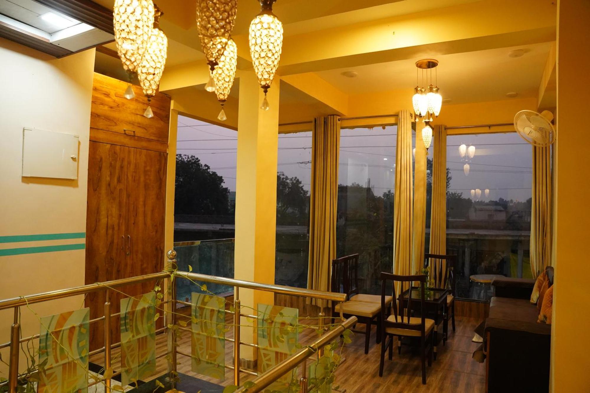 Hotel Mahishmati Palace Maheshwar Bagian luar foto