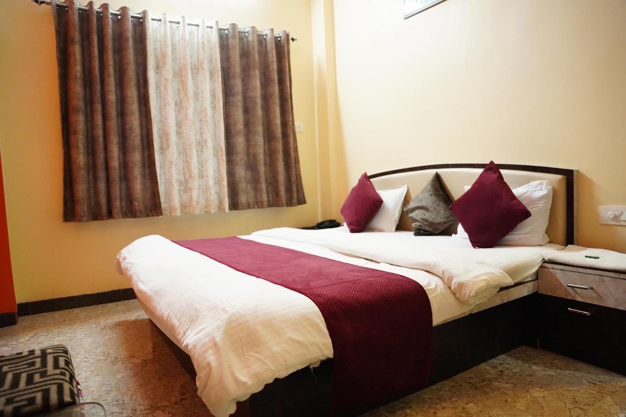 Hotel Mahishmati Palace Maheshwar Bagian luar foto