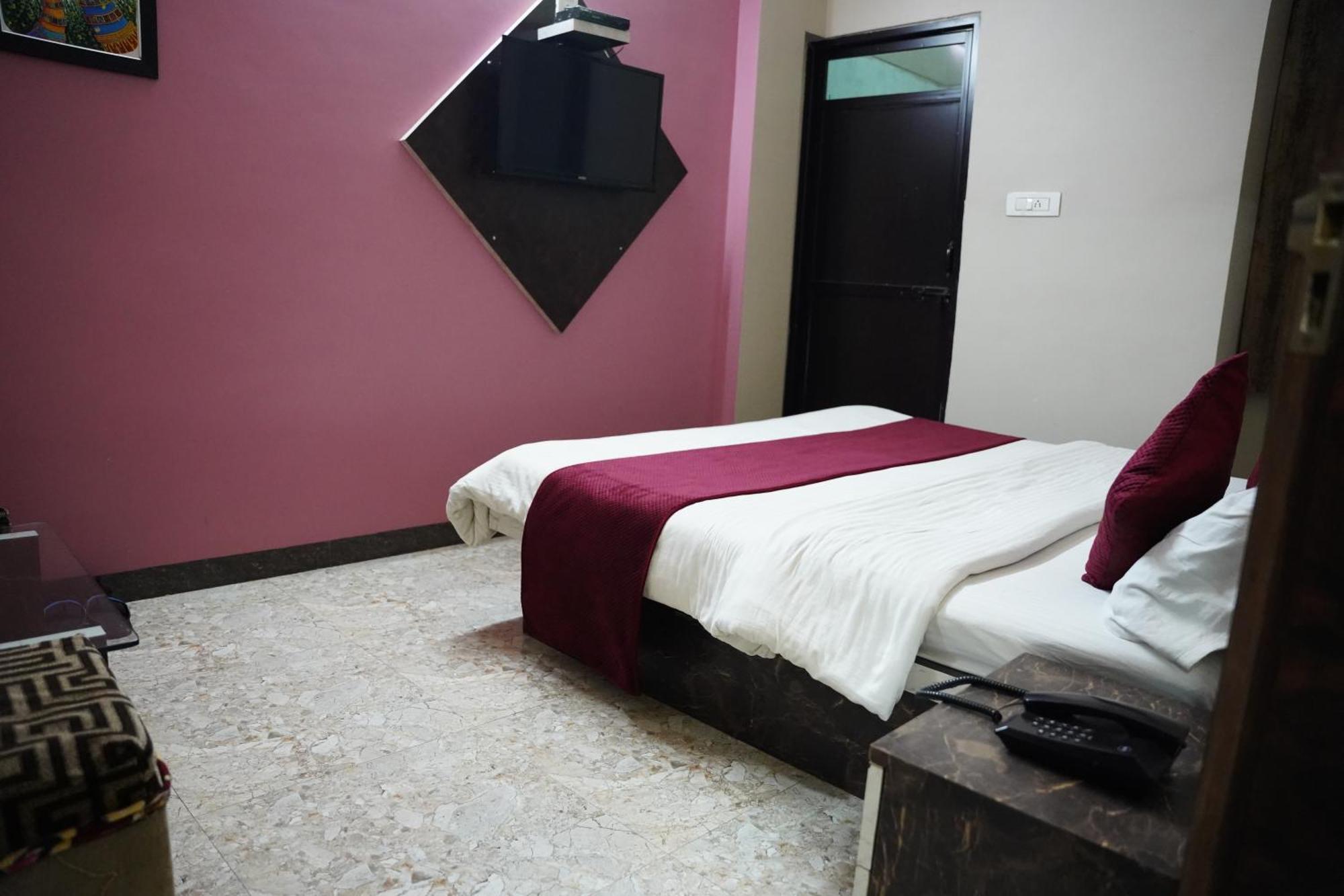 Hotel Mahishmati Palace Maheshwar Bagian luar foto