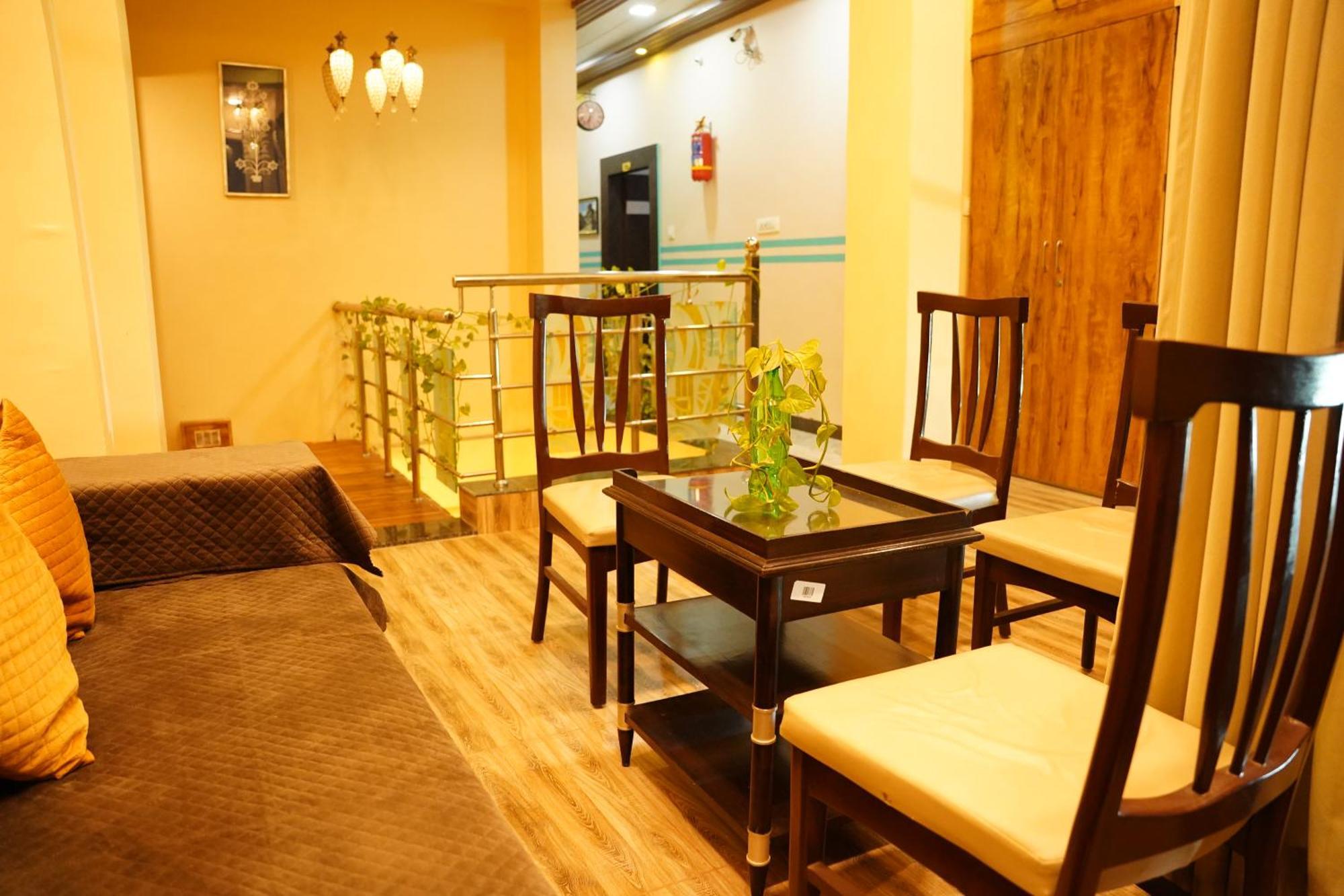 Hotel Mahishmati Palace Maheshwar Bagian luar foto